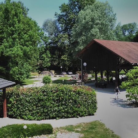 Le Camping Des 3 Lacs Belmont-Tramonet 외부 사진